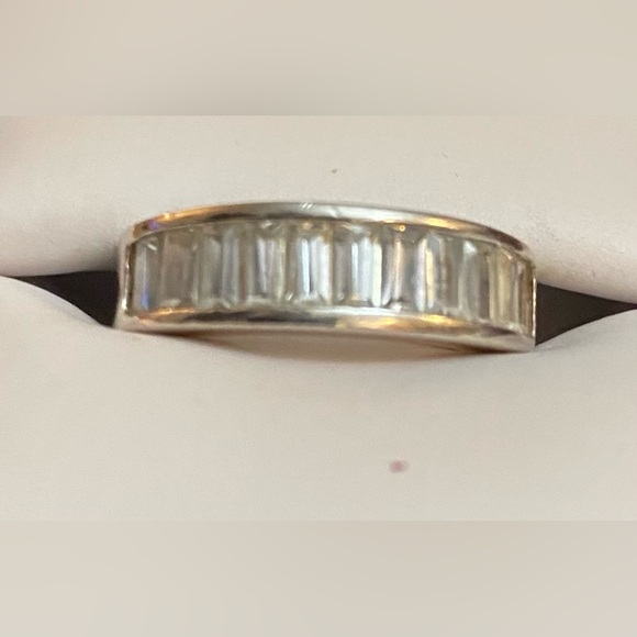 Avon 925 Sterling Silver square cut Cubic Zirconia stones band ring - size 5 - Picture 2 of 12